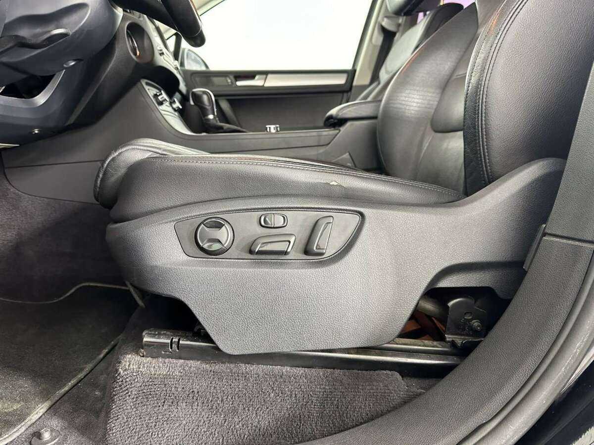 Купить Volkswagen Touareg с пробегом. Фото: #9