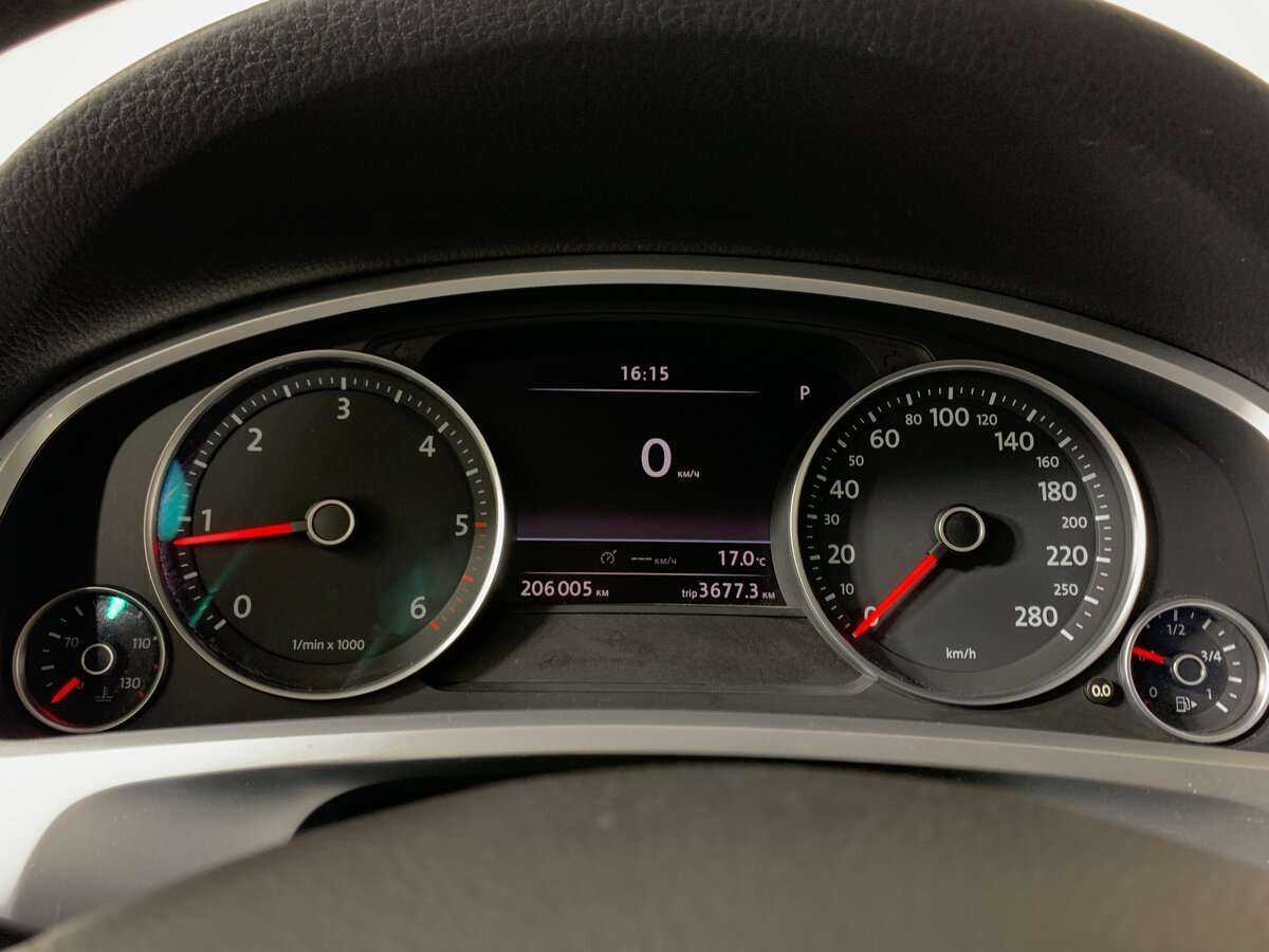 Купить Volkswagen Touareg с пробегом. Фото: #12