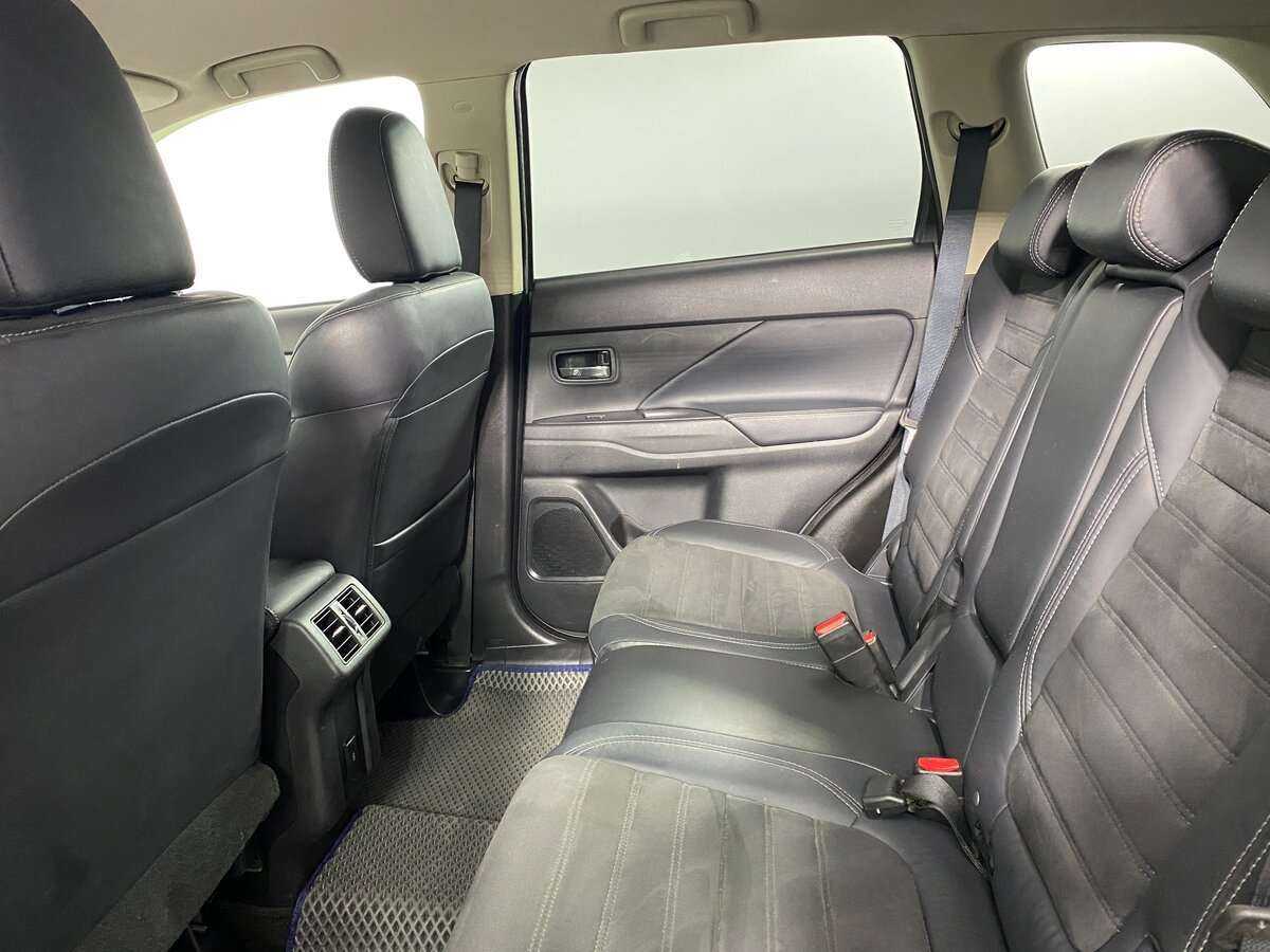 Купить Mitsubishi Outlander с пробегом. Фото: #8