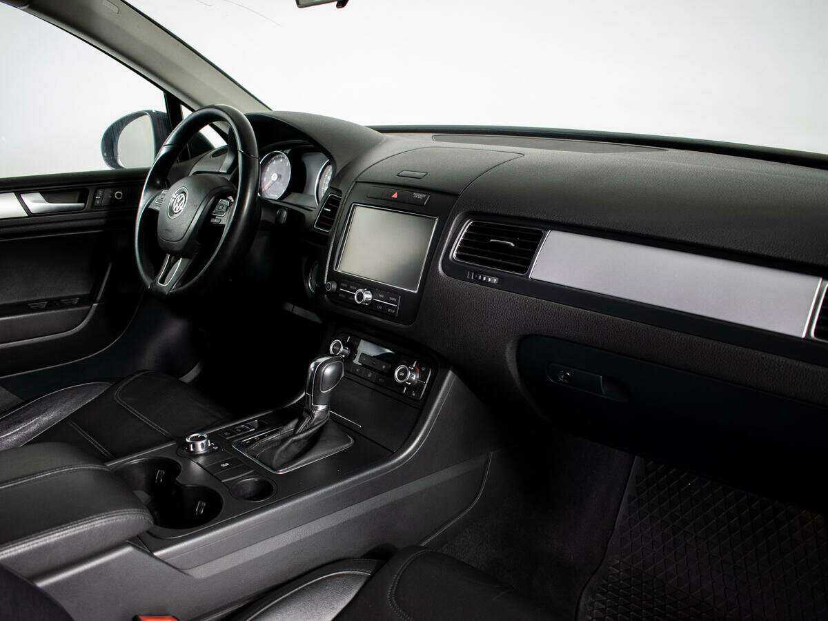 Купить Volkswagen Touareg с пробегом. Фото: #8