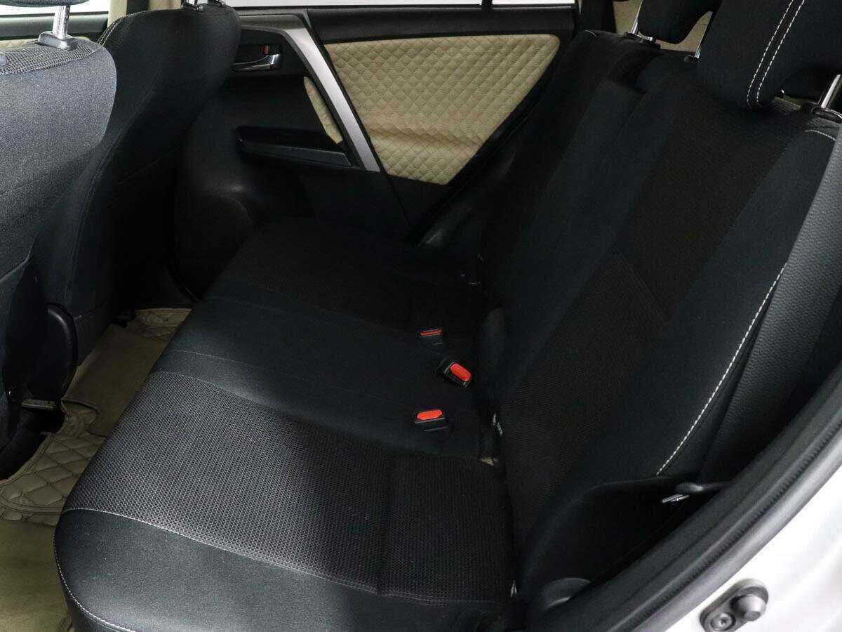 Купить Toyota RAV4 с пробегом. Фото: #7