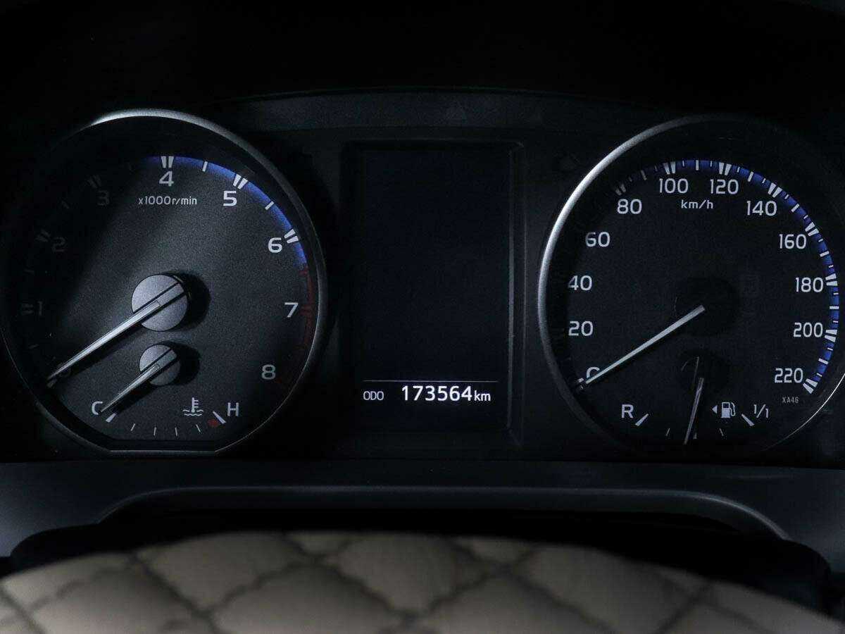 Купить Toyota RAV4 с пробегом. Фото: #8