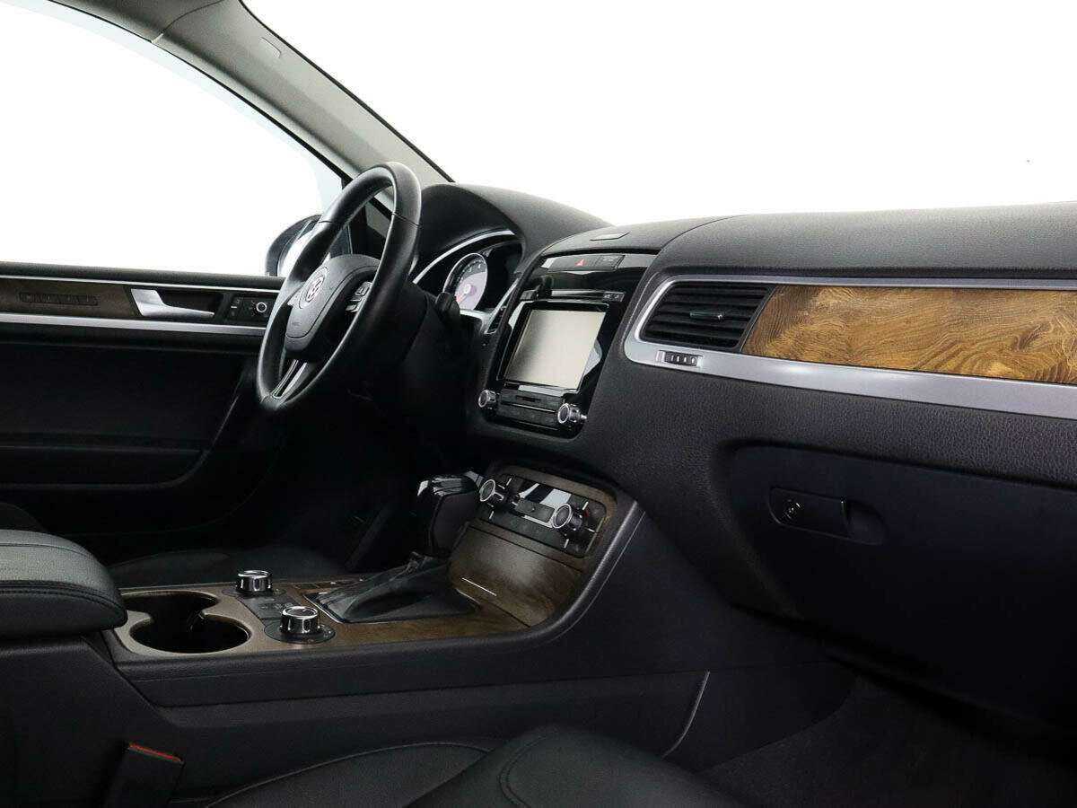 Купить Volkswagen Touareg с пробегом. Фото: #6
