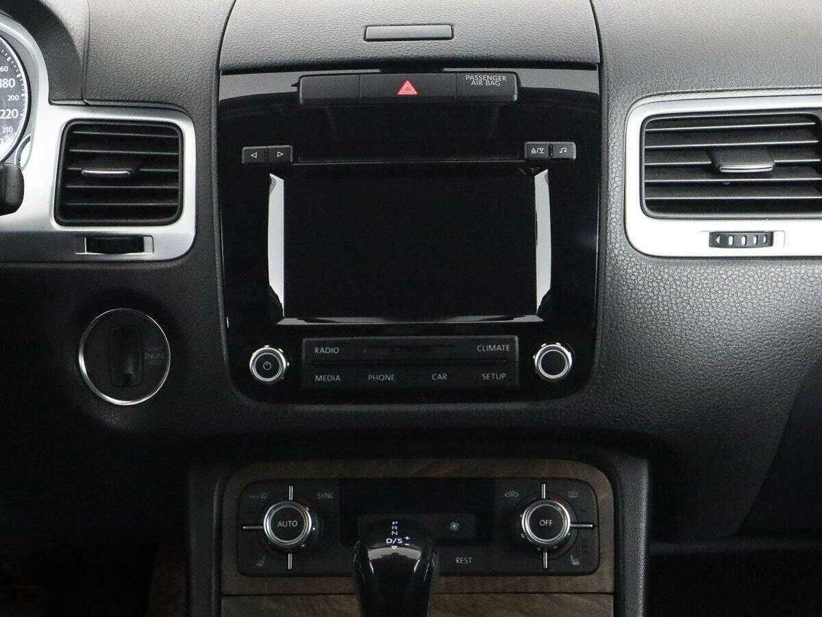 Купить Volkswagen Touareg с пробегом. Фото: #10