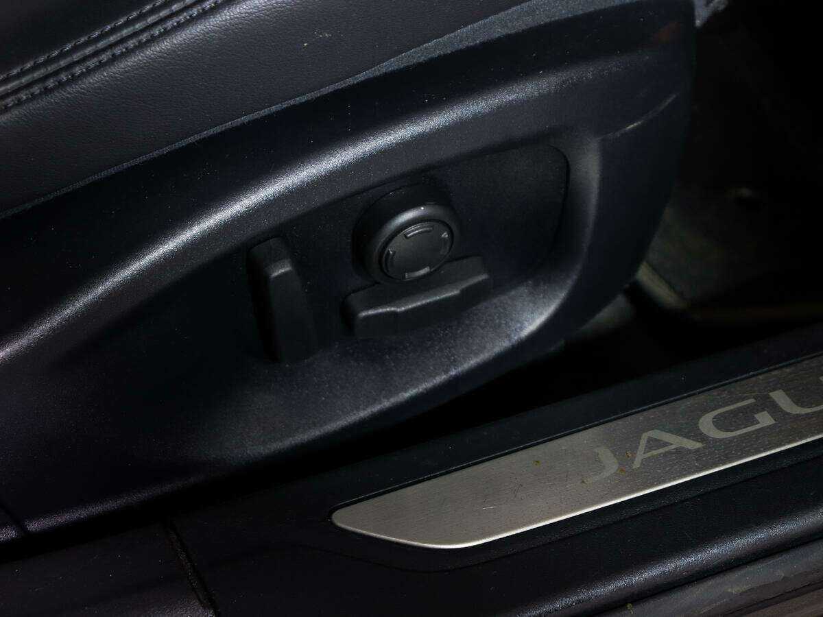 Купить Jaguar XF с пробегом. Фото: #14