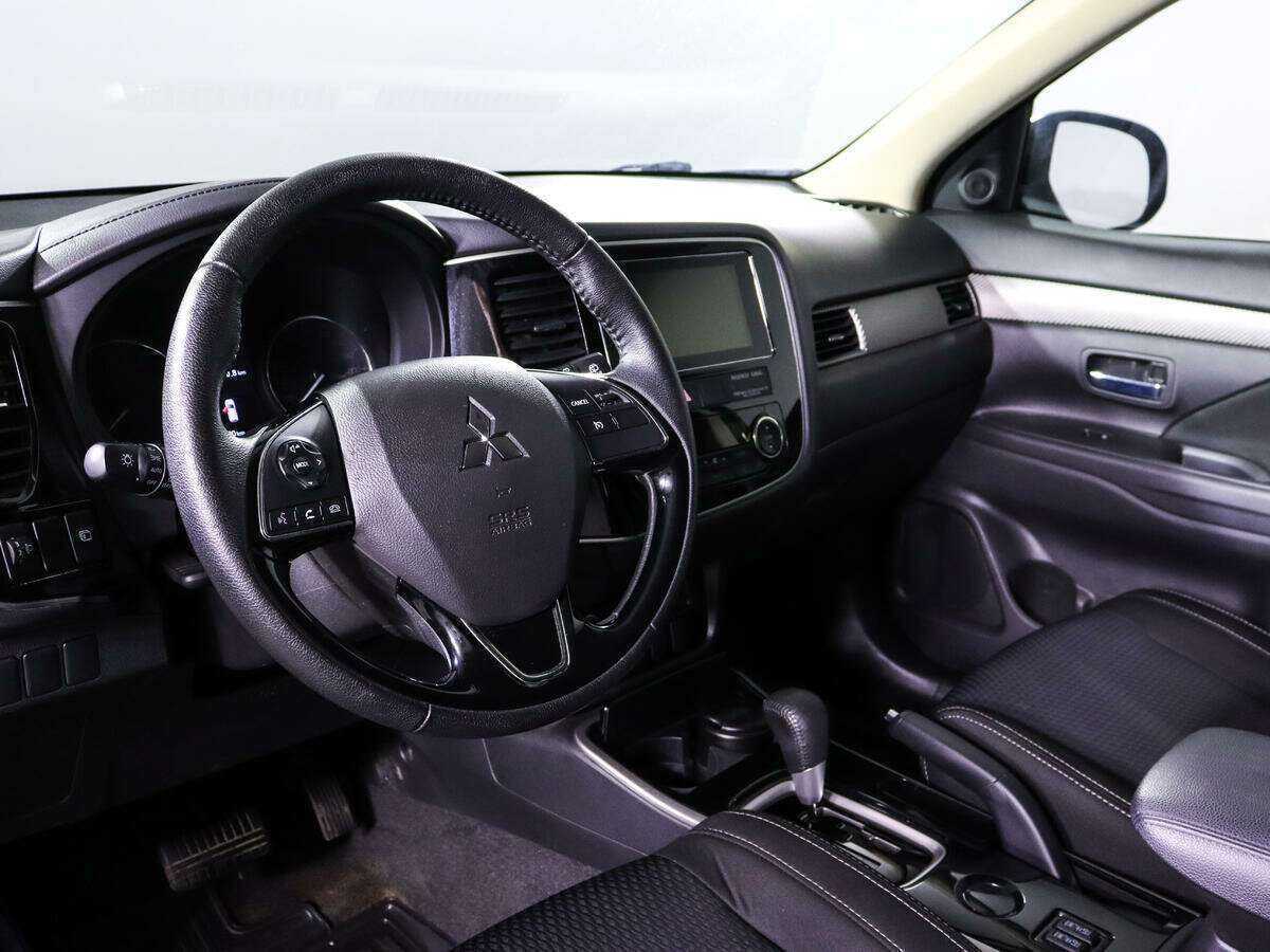 Купить Mitsubishi Outlander с пробегом. Фото: #13