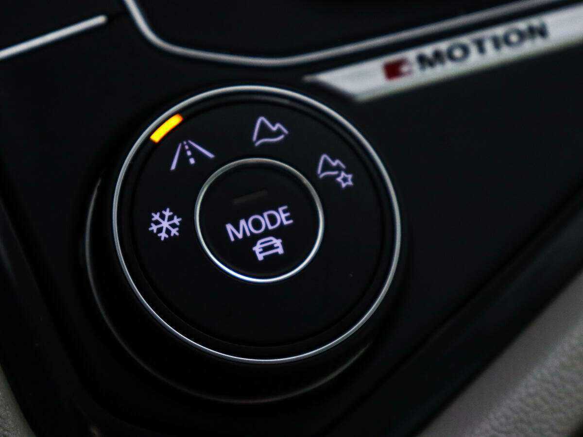 Купить Volkswagen Tiguan с пробегом. Фото: #16