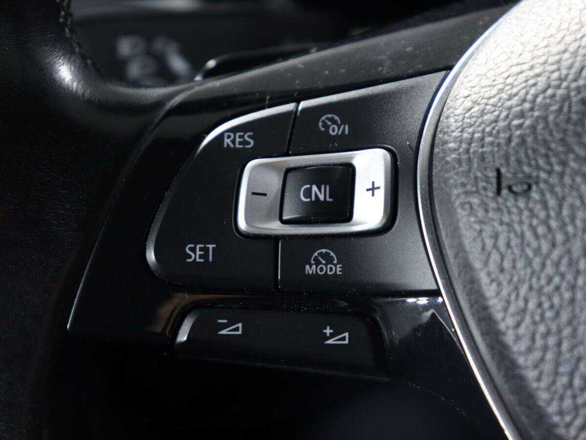 Купить Volkswagen Tiguan с пробегом. Фото: #17