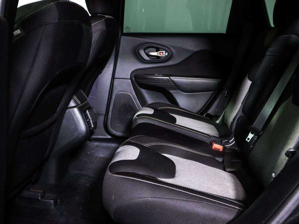 Купить Jeep Cherokee с пробегом. Фото: #6