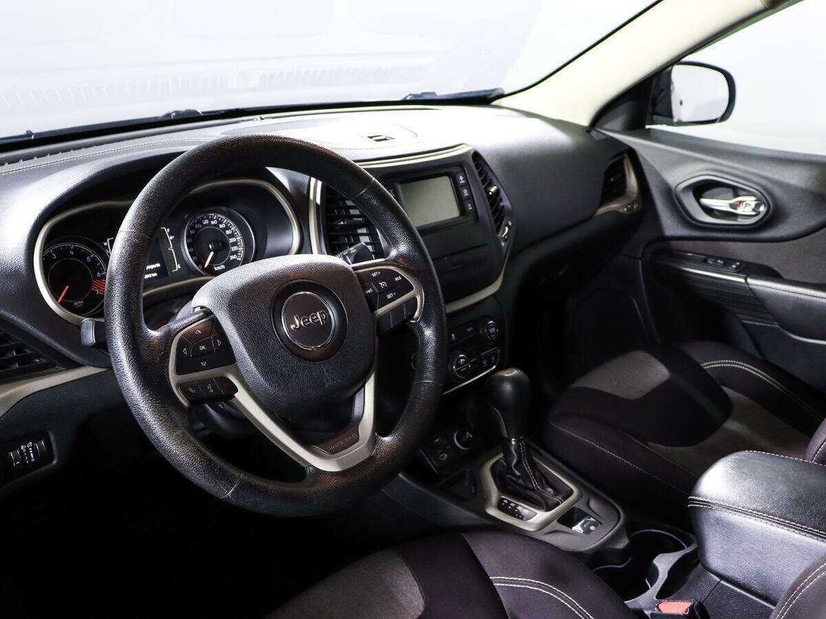 Купить Jeep Cherokee с пробегом. Фото: #10