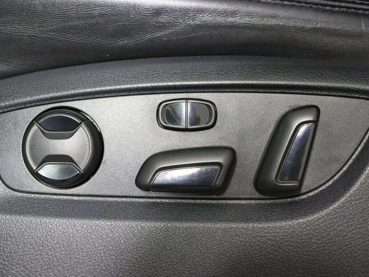 Купить Volkswagen Touareg с пробегом. Фото: #11