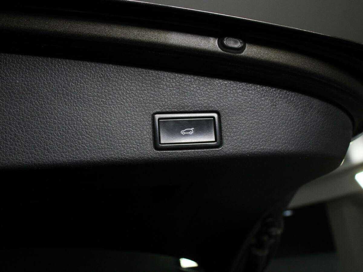 Купить Volkswagen Touareg с пробегом. Фото: #11