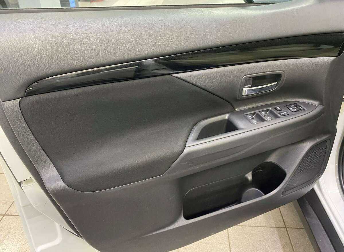 Купить Mitsubishi Outlander с пробегом. Фото: #7