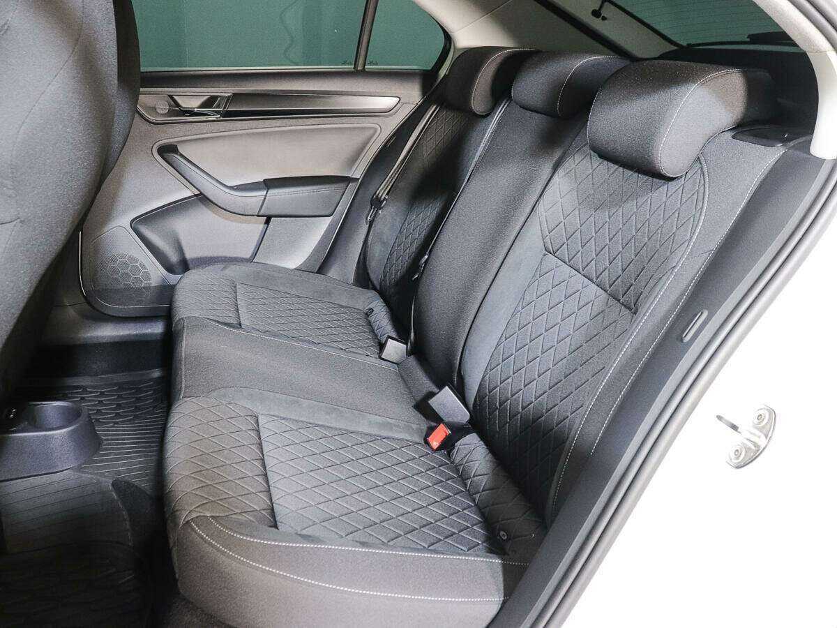 Купить Skoda Rapid с пробегом. Фото: #9