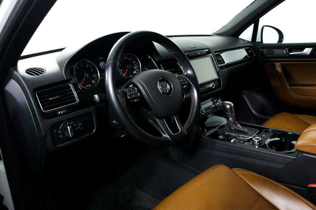 Купить Volkswagen Touareg с пробегом. Фото: #12