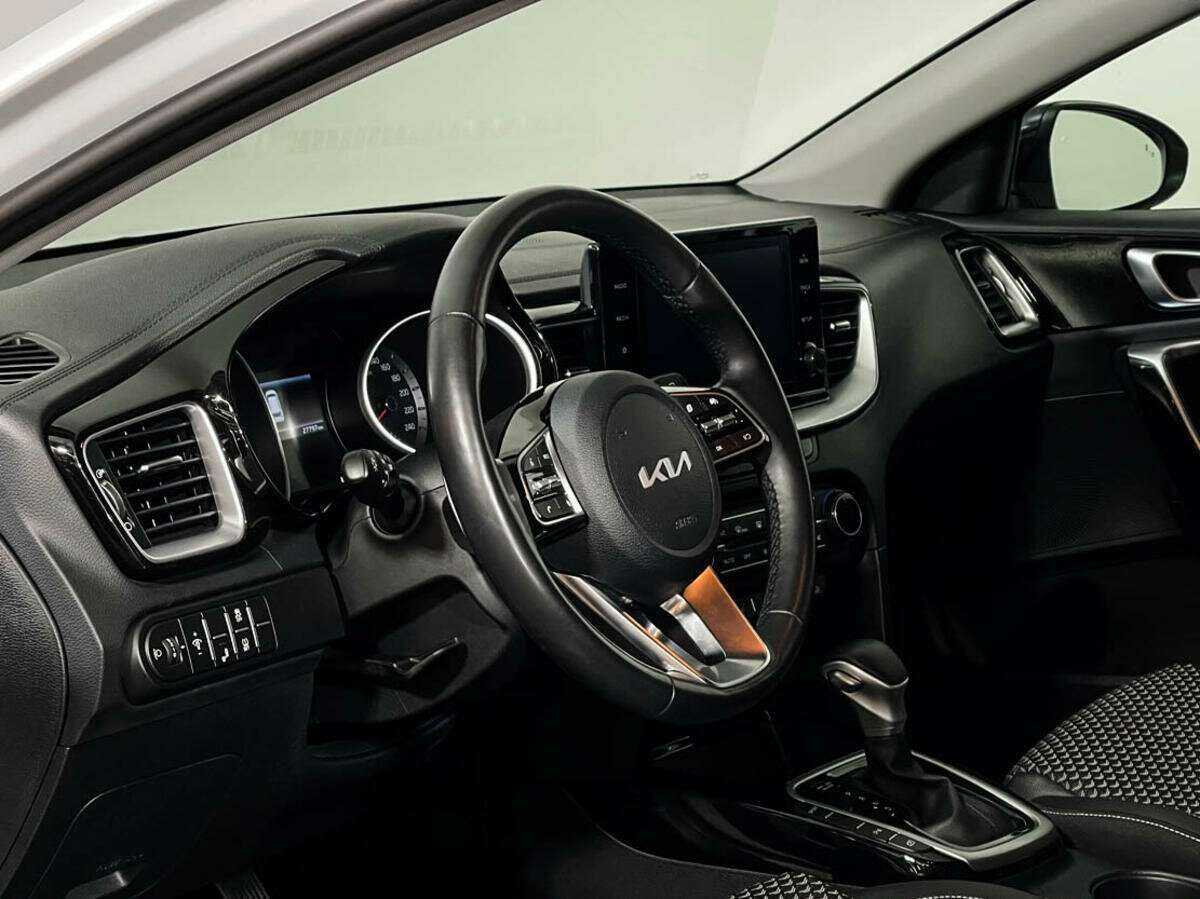 Купить Kia Ceed с пробегом. Фото: #10