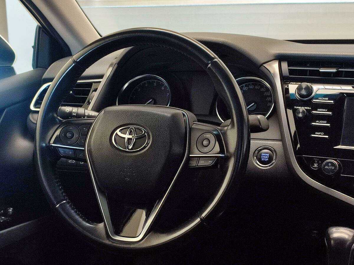 Купить Toyota Camry с пробегом. Фото: #9