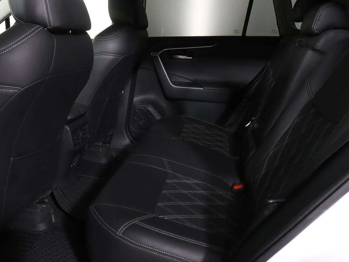 Купить Toyota RAV4 с пробегом. Фото: #10