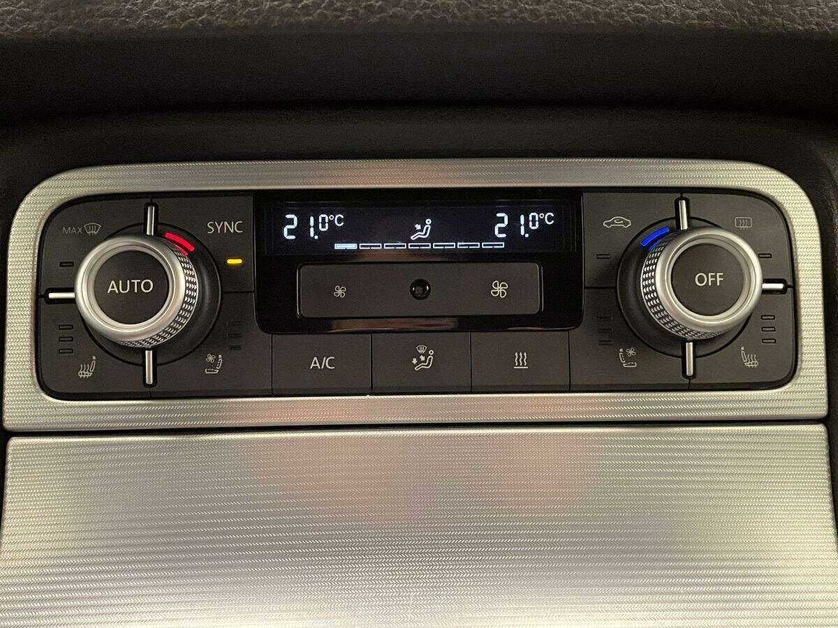 Купить Volkswagen Touareg с пробегом. Фото: #19