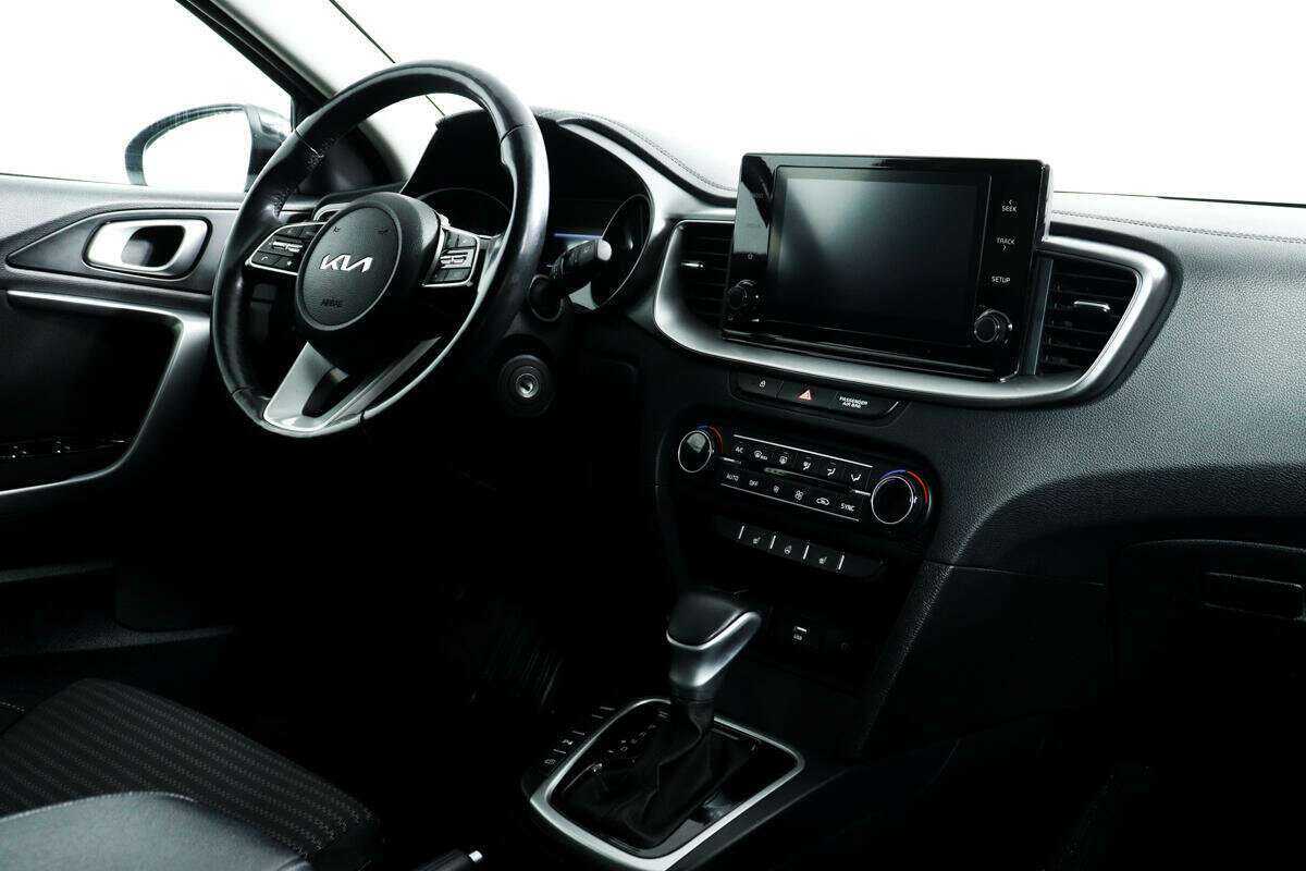 Купить Kia Ceed с пробегом. Фото: #8