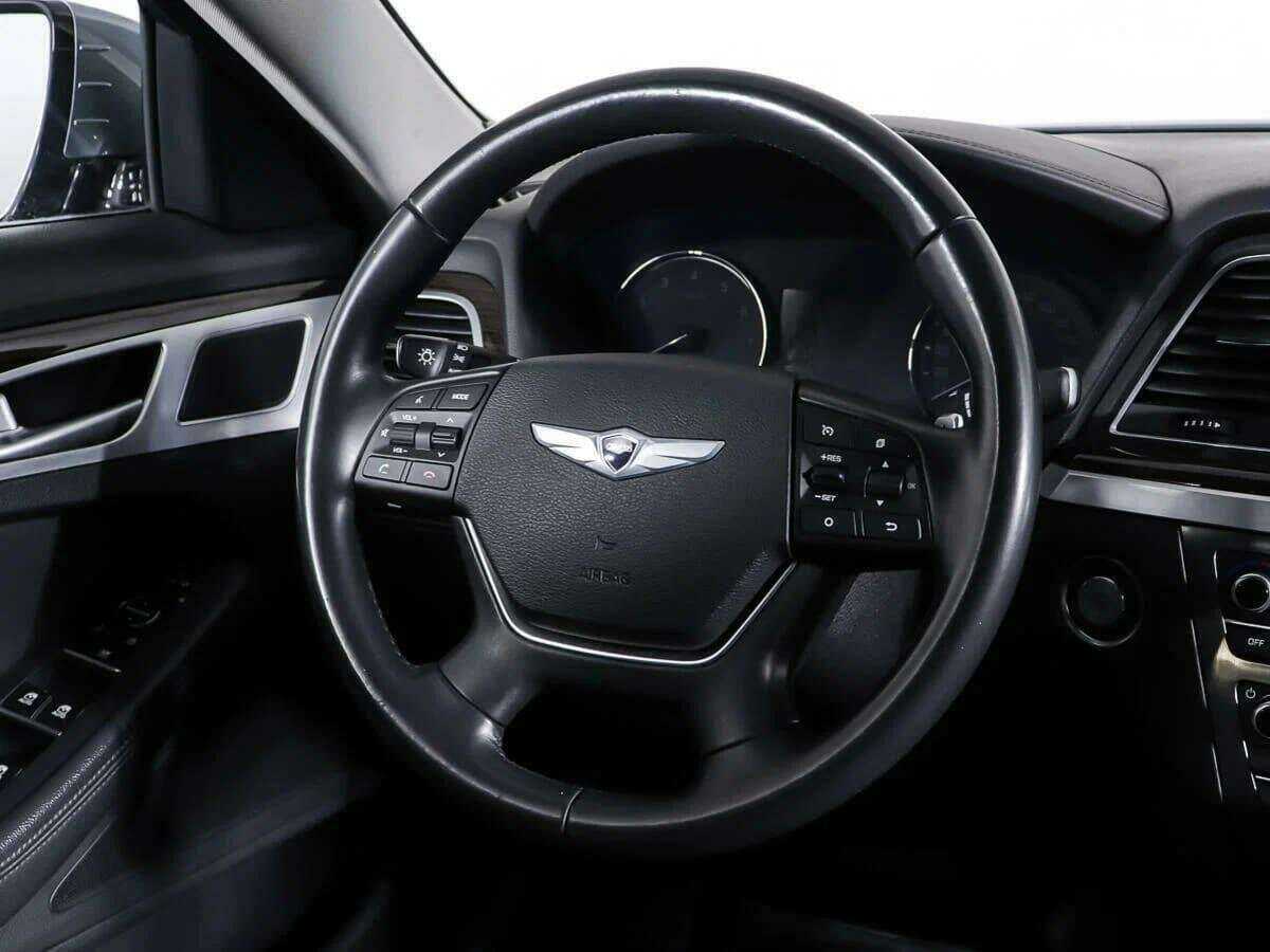 Купить Hyundai Genesis с пробегом. Фото: #17