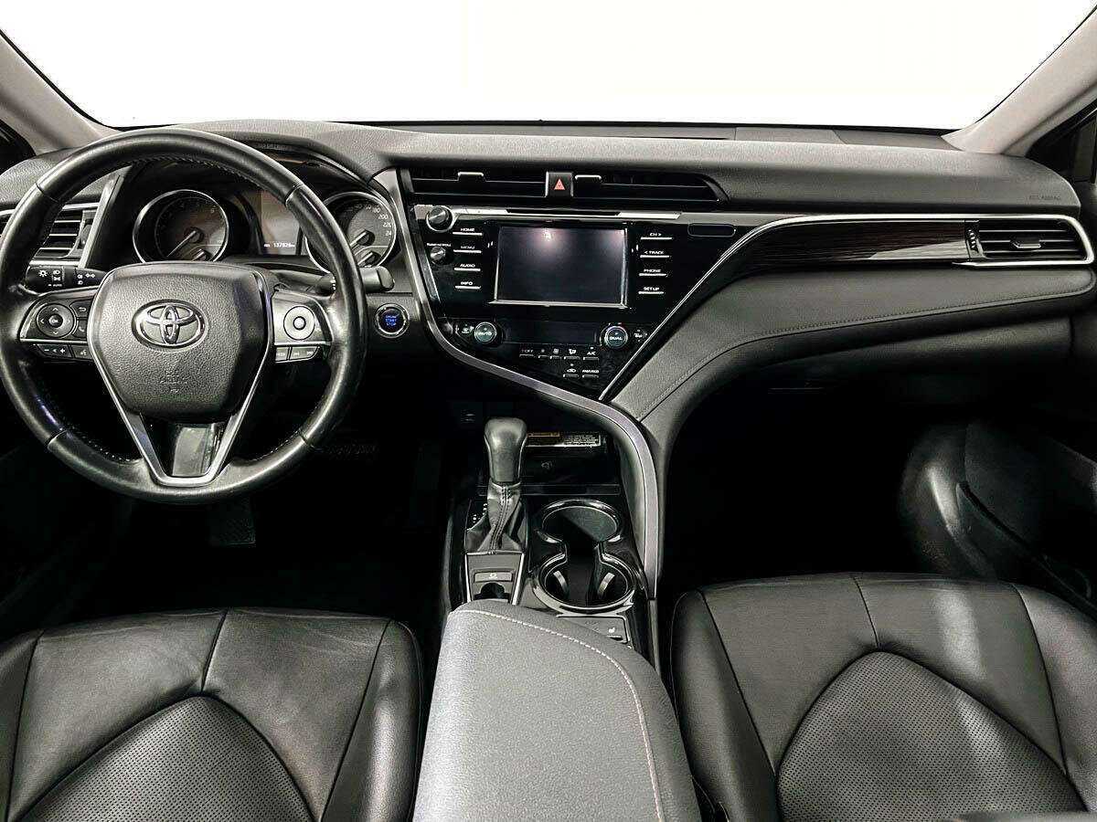 Купить Toyota Camry с пробегом. Фото: #11