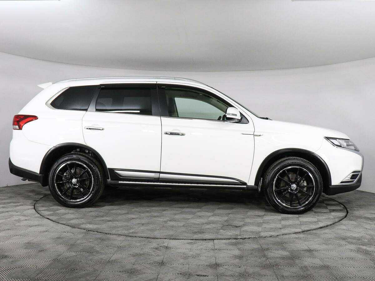 Купить Mitsubishi Outlander с пробегом. Фото: #3