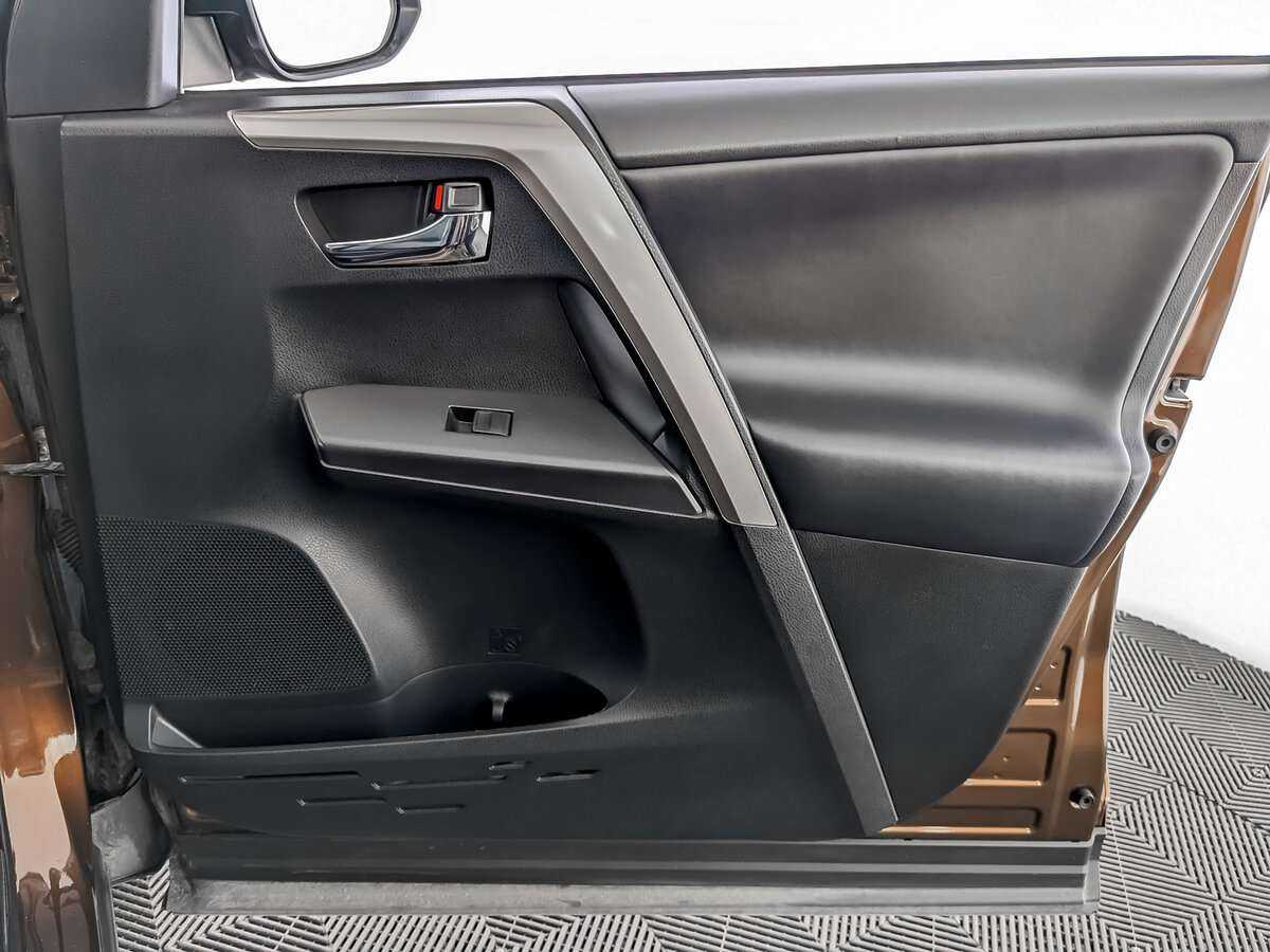 Купить Toyota RAV4 с пробегом. Фото: #20