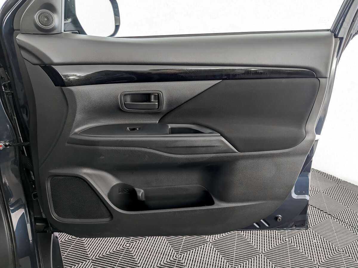 Купить Mitsubishi Outlander с пробегом. Фото: #19