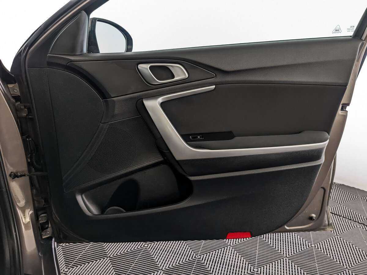 Купить Kia Ceed с пробегом. Фото: #19