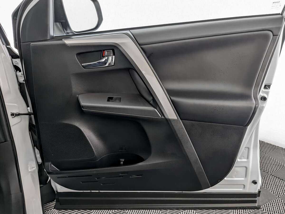 Купить Toyota RAV4 с пробегом. Фото: #19