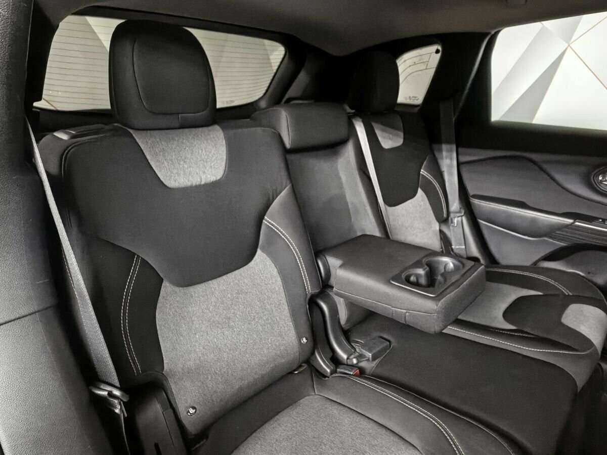 Купить Jeep Cherokee с пробегом. Фото: #12