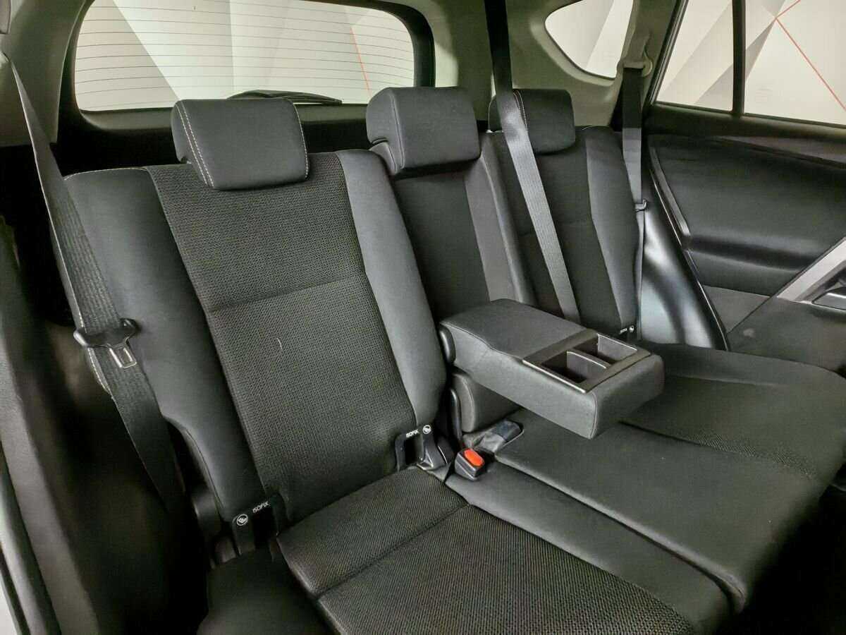 Купить Toyota RAV4 с пробегом. Фото: #11