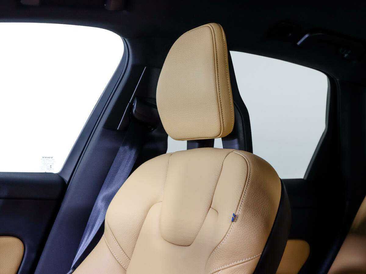 Купить Volvo XC60 с пробегом. Фото: #13