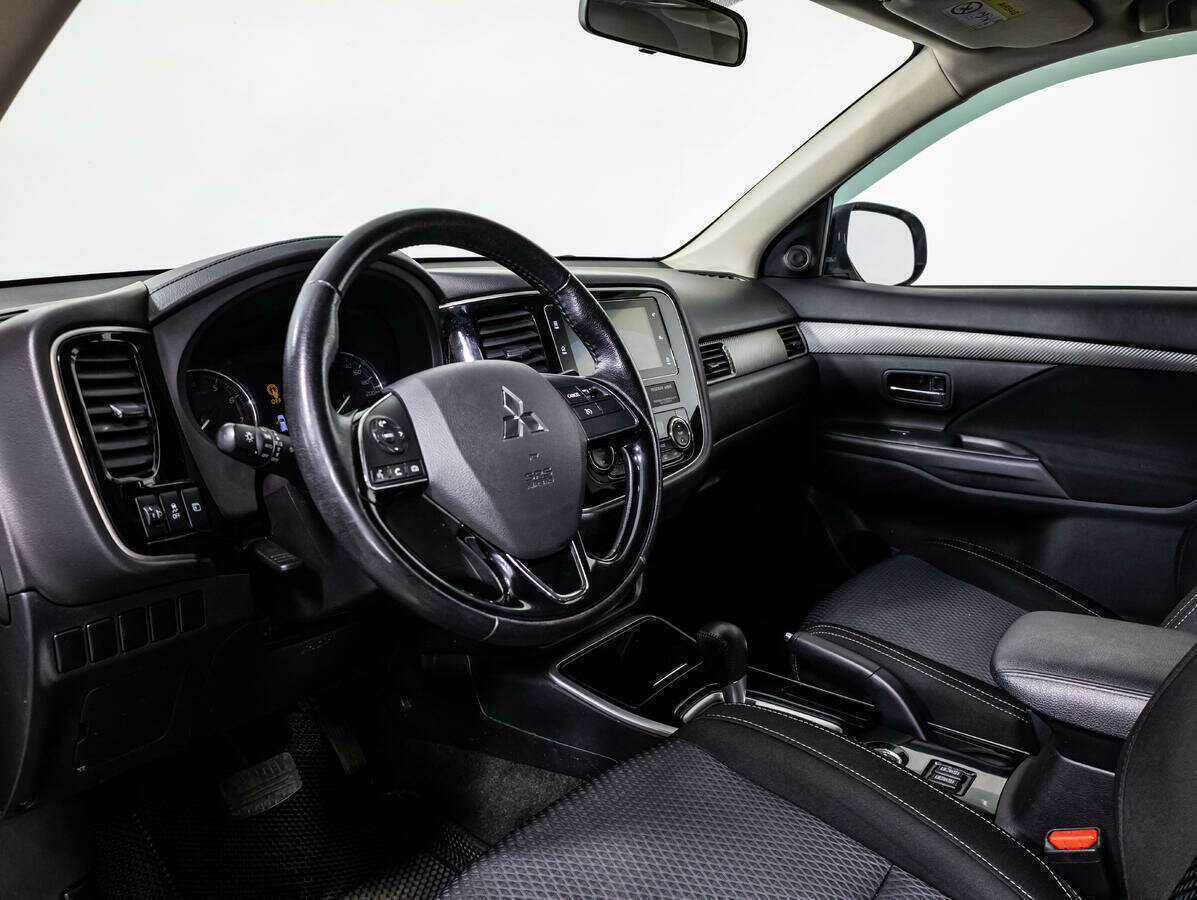Купить Mitsubishi Outlander с пробегом. Фото: #10