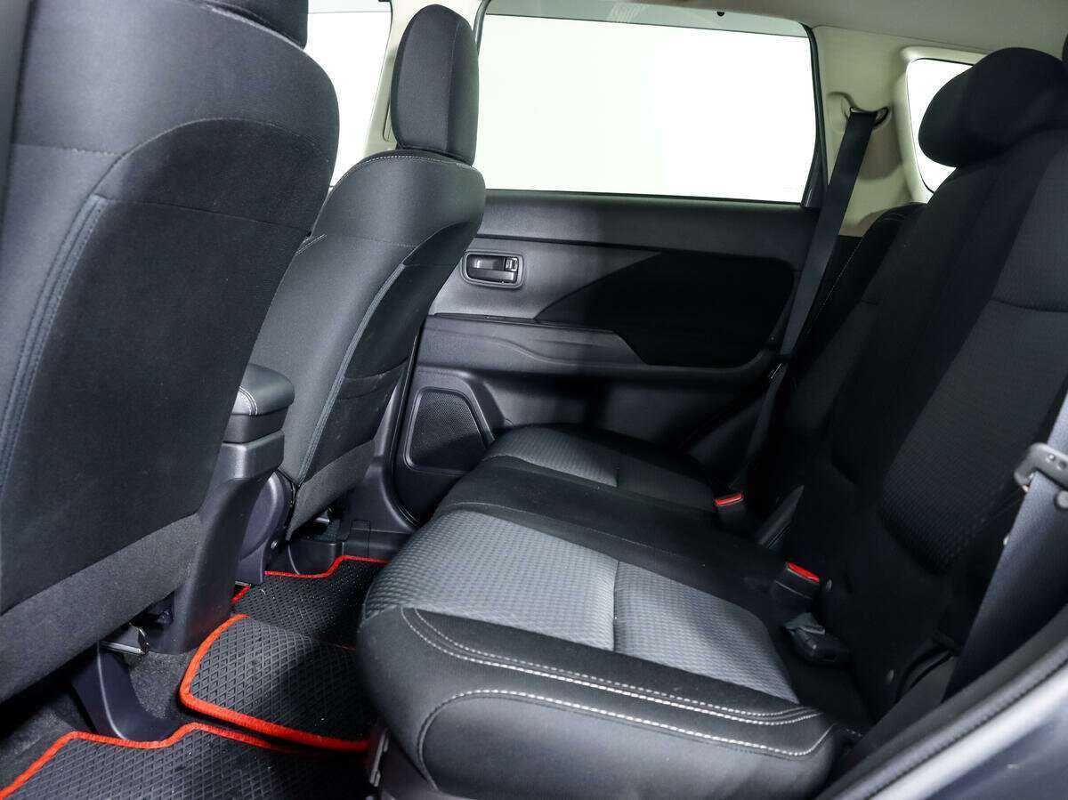 Купить Mitsubishi Outlander с пробегом. Фото: #10
