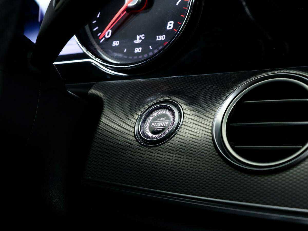 Купить Mercedes-Benz E-Класс с пробегом. Фото: #15