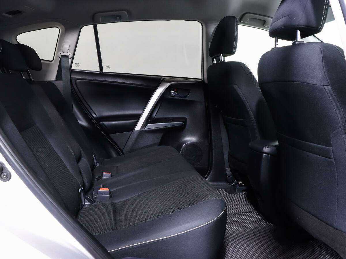 Купить Toyota RAV4 с пробегом. Фото: #12