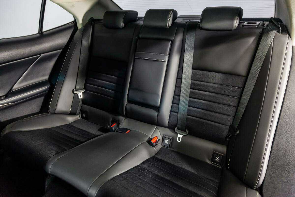 Купить Lexus IS с пробегом. Фото: #10