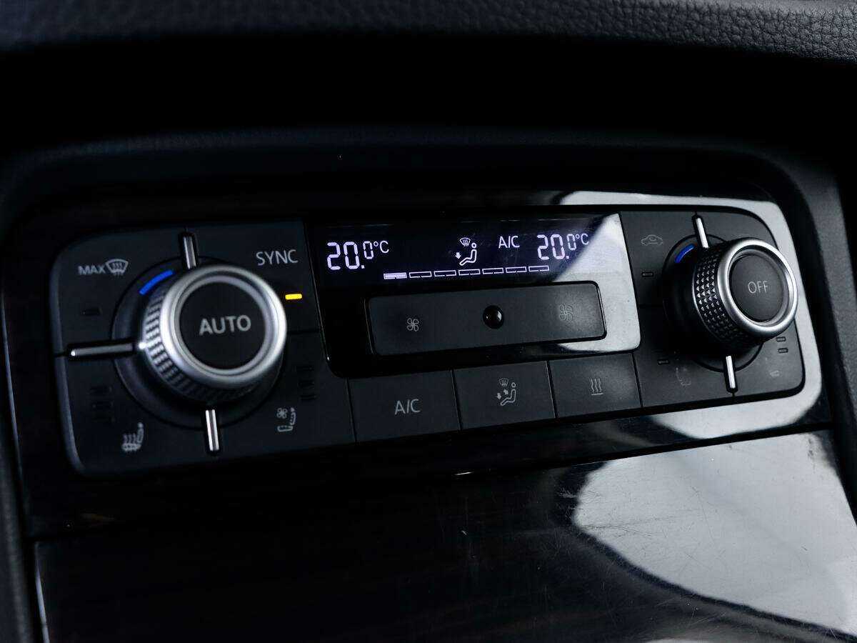 Купить Volkswagen Touareg с пробегом. Фото: #15