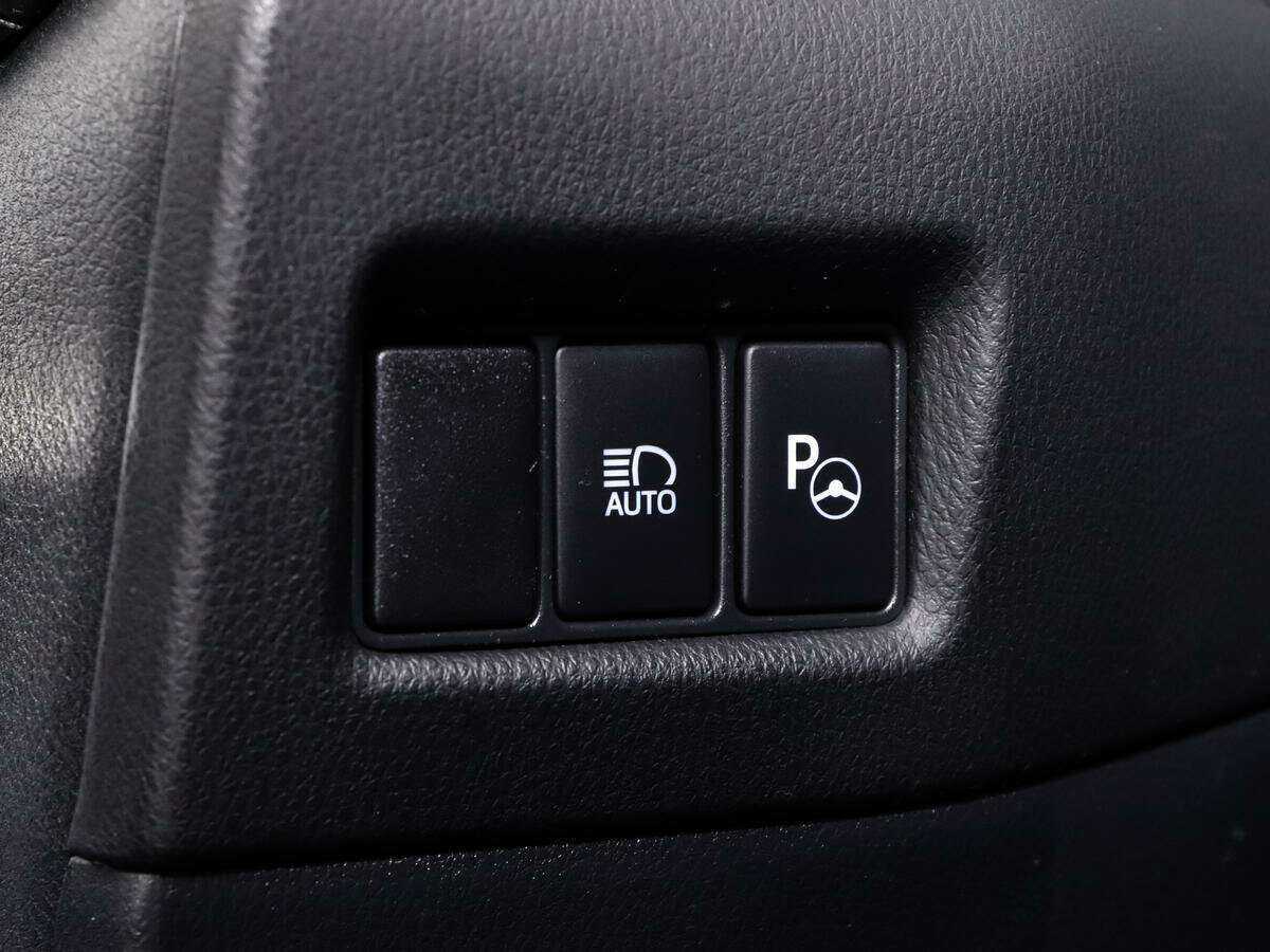 Купить Toyota C-HR с пробегом. Фото: #19