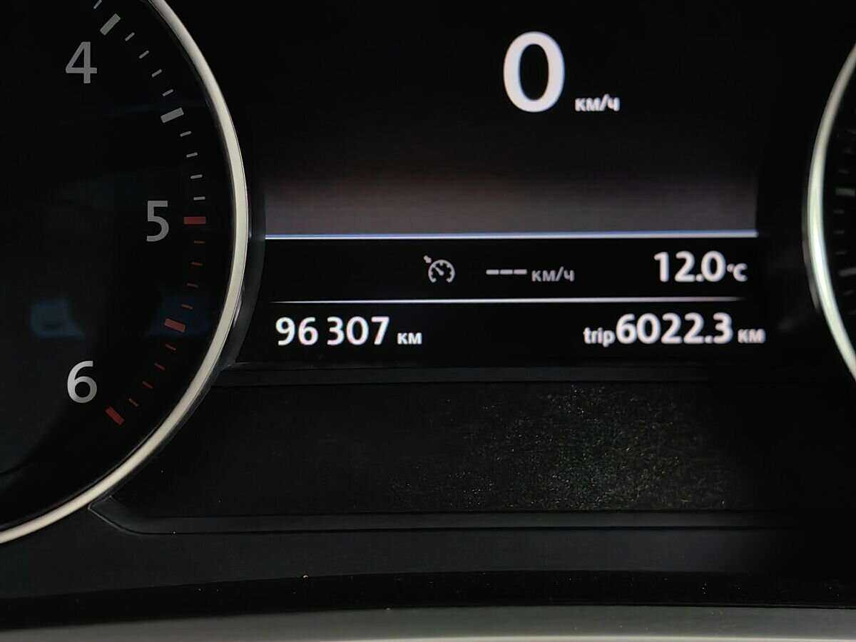 Купить Volkswagen Touareg с пробегом. Фото: #18