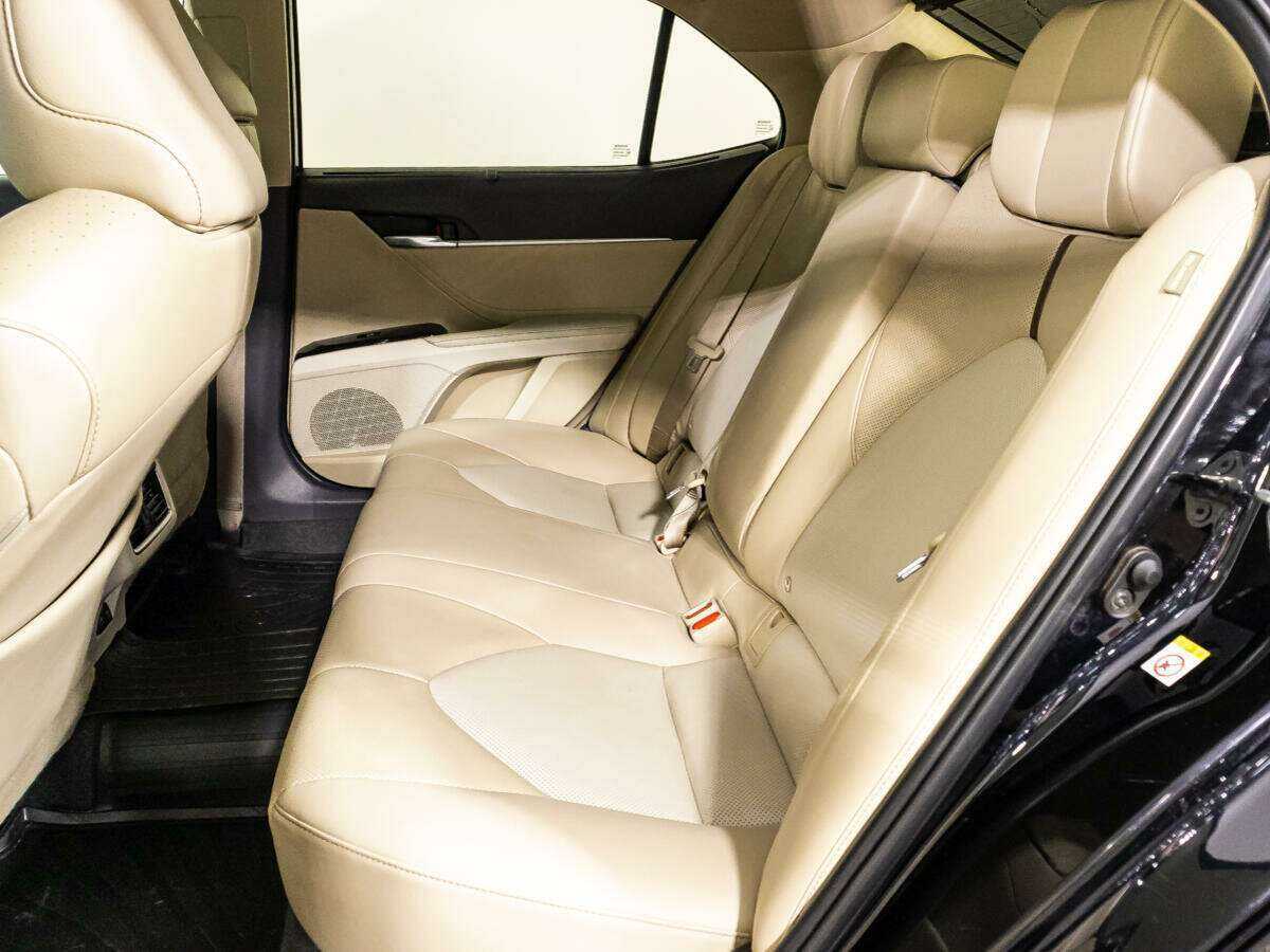 Купить Toyota Camry с пробегом. Фото: #9