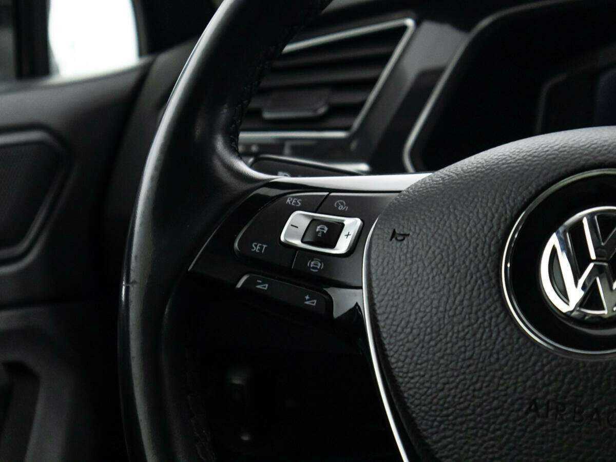 Купить Volkswagen Tiguan с пробегом. Фото: #21