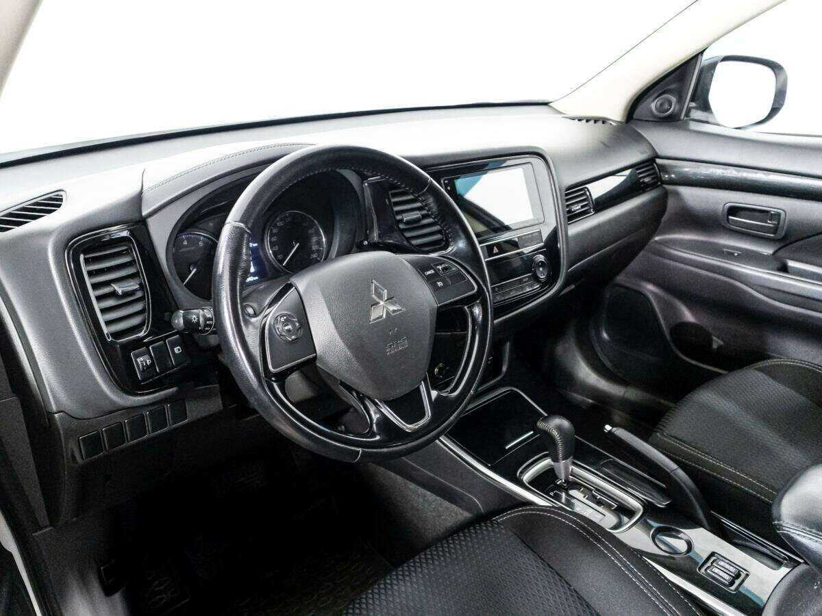 Купить Mitsubishi Outlander с пробегом. Фото: #10