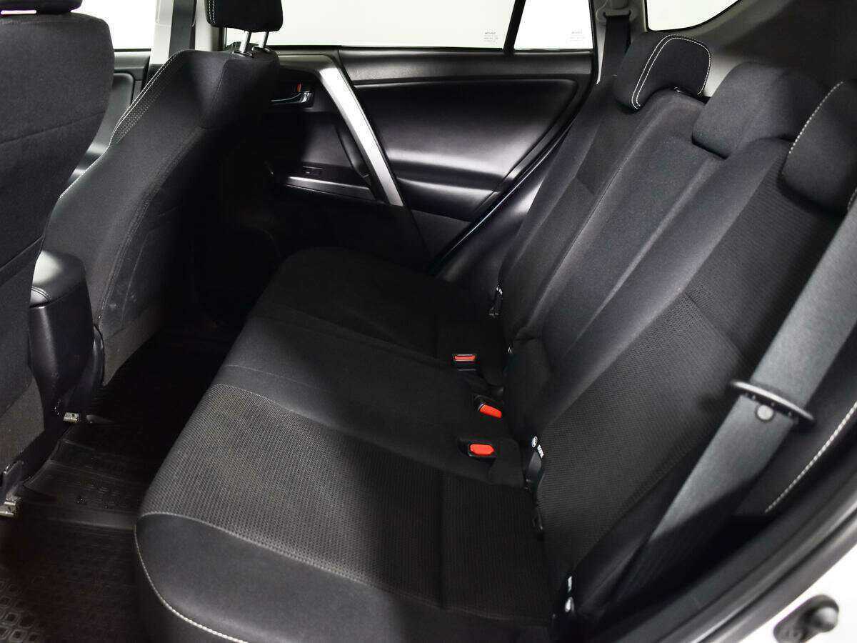 Купить Toyota RAV4 с пробегом. Фото: #11