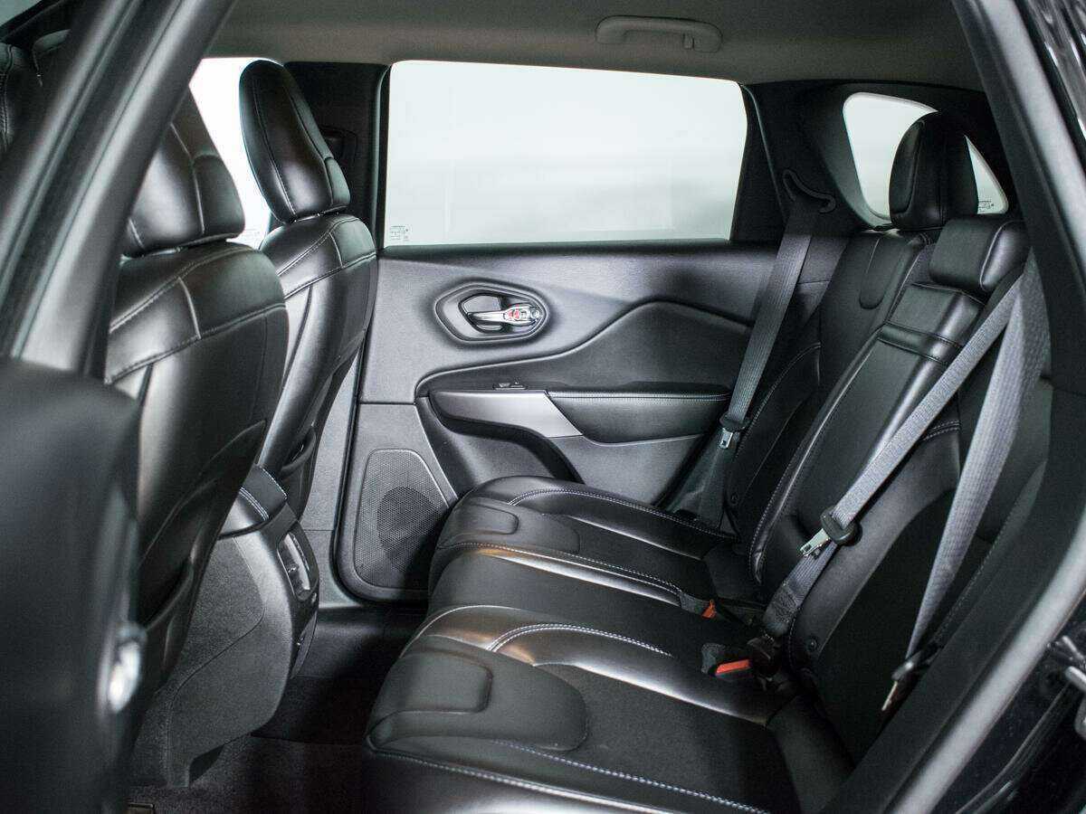 Купить Jeep Cherokee с пробегом. Фото: #9