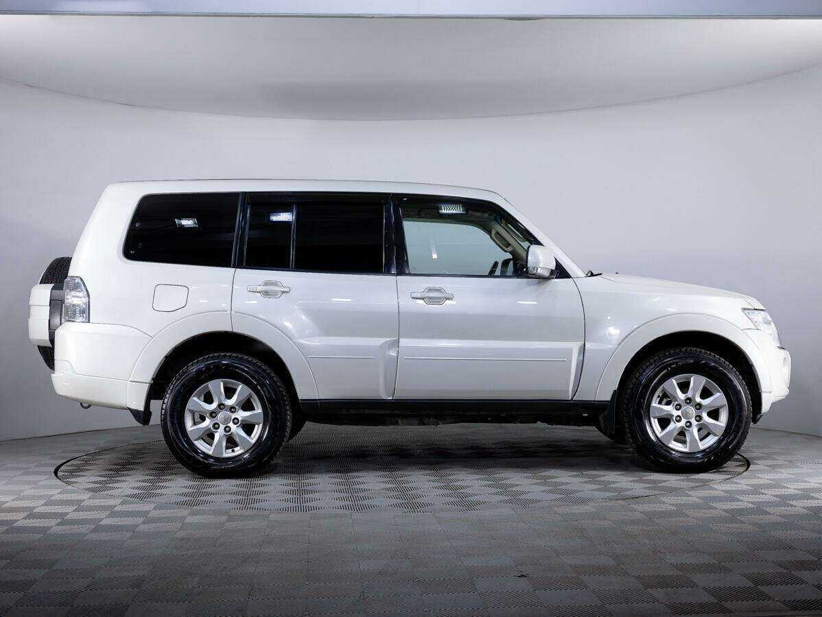 Купить Mitsubishi Pajero с пробегом. Фото: #2