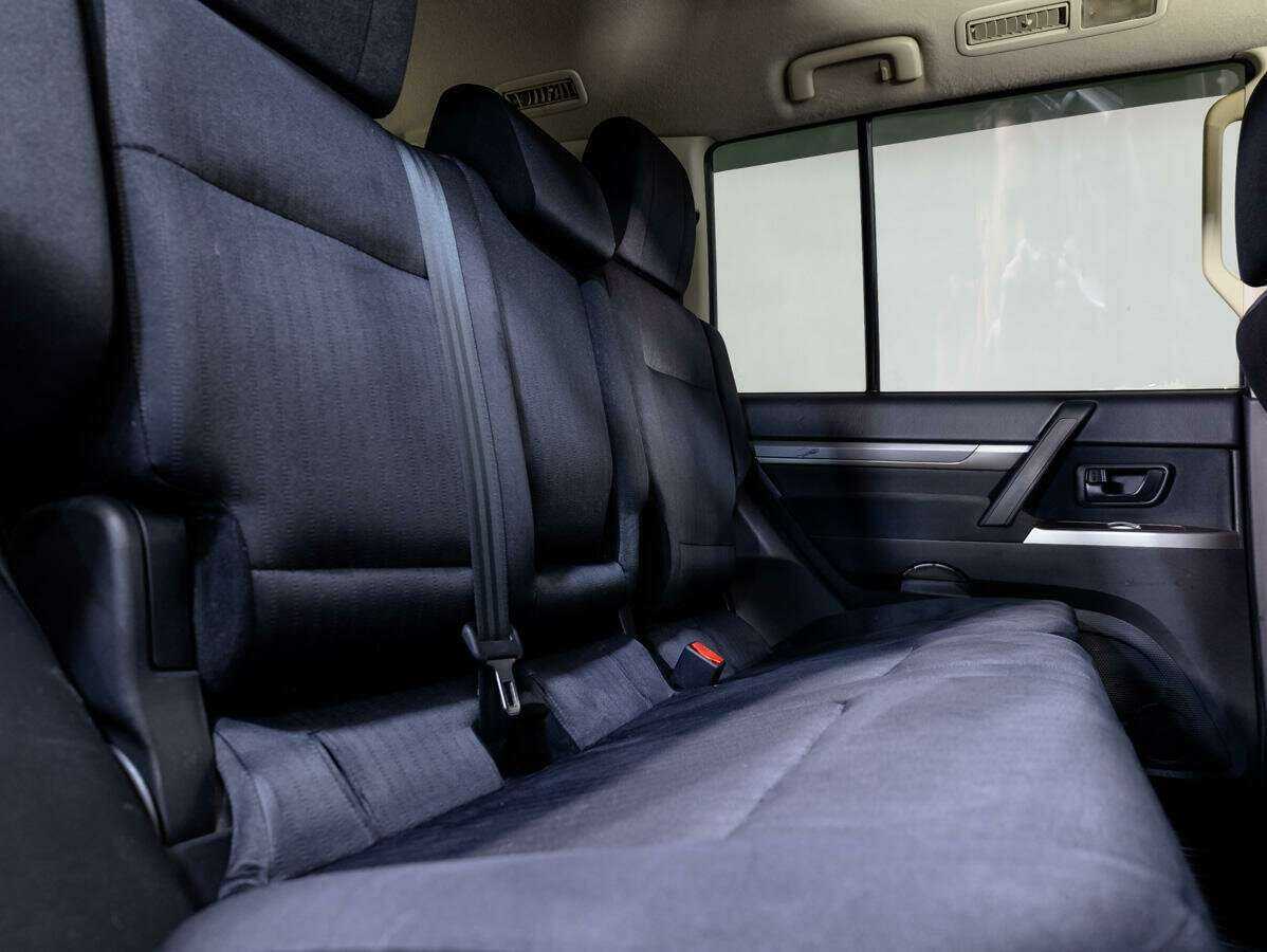 Купить Mitsubishi Pajero с пробегом. Фото: #10