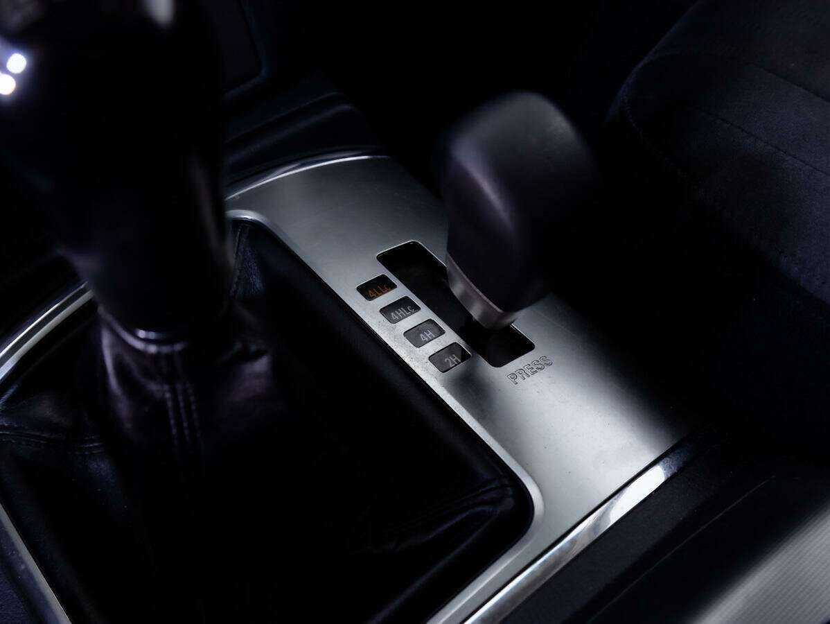 Купить Mitsubishi Pajero с пробегом. Фото: #13